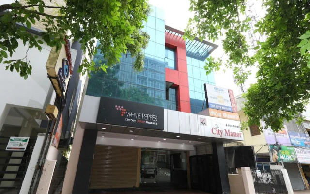 The City Manor by OYO Rooms