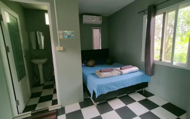 Metha Country View Homestay Singburi