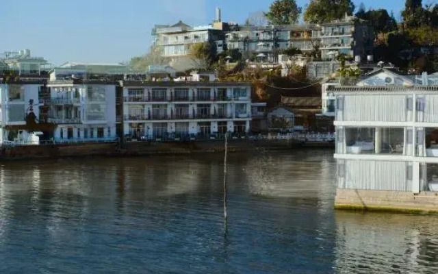 Moon Sea Inn