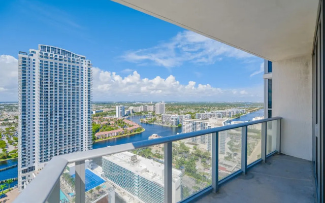 Stunning Condo, City Views