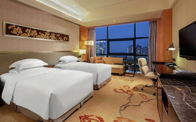 Hilton Guangzhou Baiyun - Free Shuttle for Canton Fair Period, Close to Luhu Golf Club & Leather Market