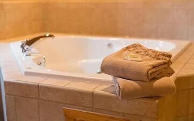 Log Gables - Lake Front