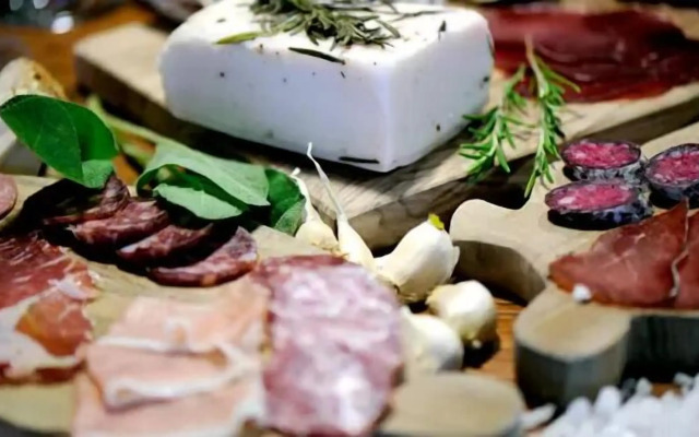 Charmant Petit Hotel