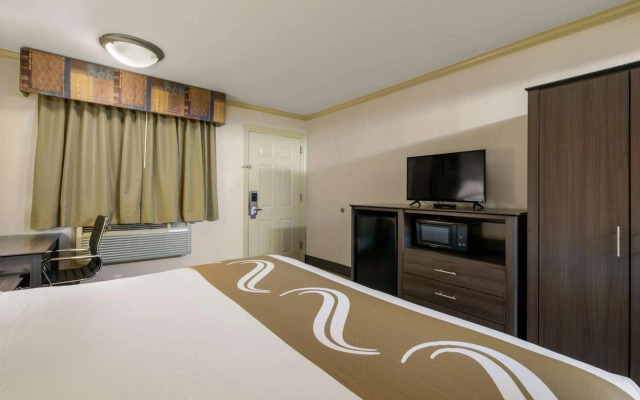 Hibiscus Inn & Suites