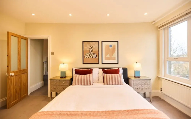 The Peckham Hideaway - Bright 3bdr Flat