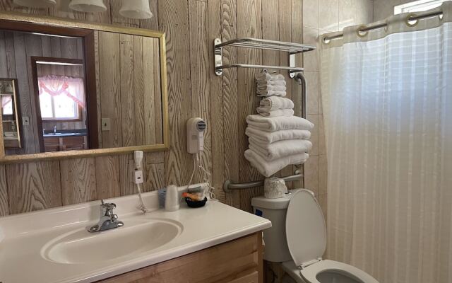 Saddle & Surrey Motel