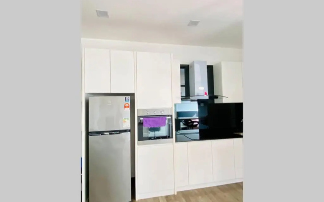 Corner Unit Landmark Residence 2, High Floor, Nice View, WiFi & Tvbox, Free Parking – Kitchen – Kajang