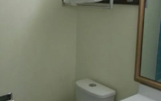 Riverwalk Inn & Suites