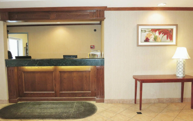 La Quinta Inn Milwaukee West Brookfield