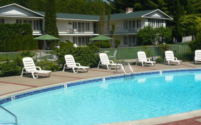 Colonial Inn in Harbor Springs