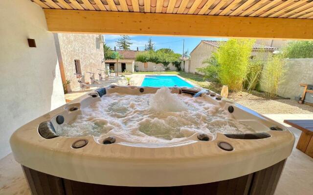 Studio avec jacuzzi et piscine
