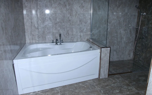 Ereza Otel
