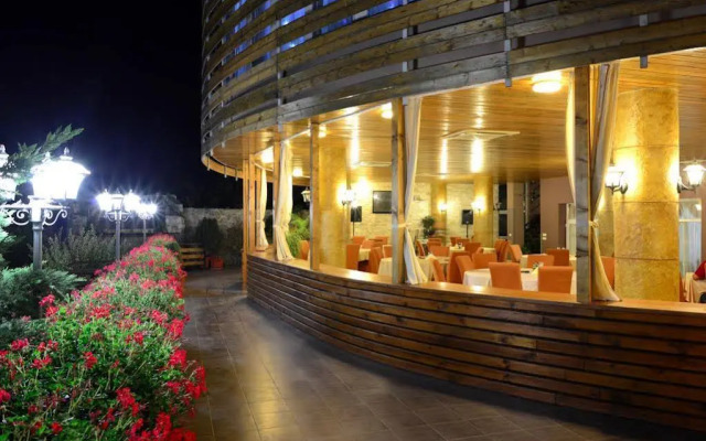 Hotel & Restaurant Trio