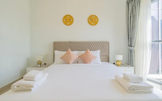 Glamorous Apartment Facing Burj Khalifa