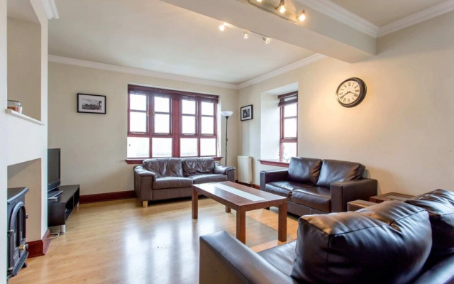 2 Bedroom Home By Leiths Shore