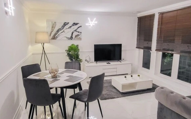 Canary Wharf - Colt Street