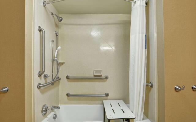 Hampton Inn & Suites Fredericksburg-at Celebrate Virginia