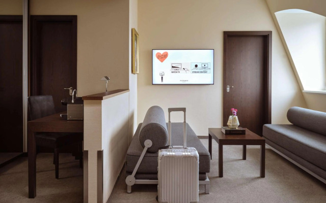 Metropolitan Hotel by Flemings