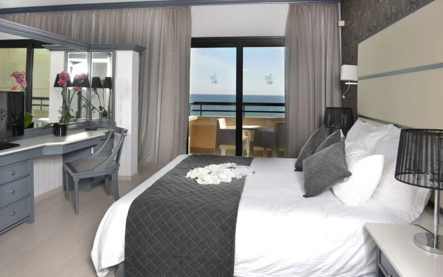 Palm Beach Hotel & Bungalows