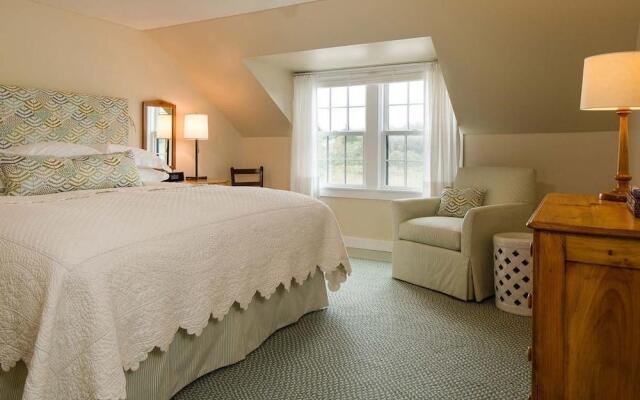 Weekapaug Inn