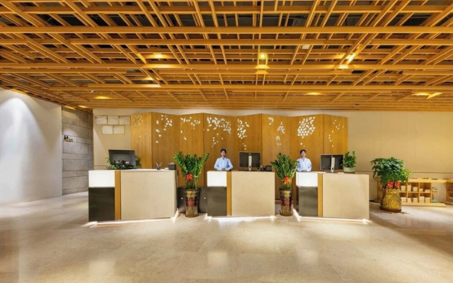 Lw International Hotel