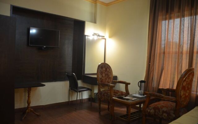 Capital O 66106 Hotel Samrat Kaushambhi