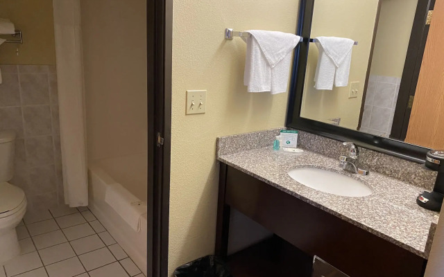 Quality Inn Bolingbrook I-55
