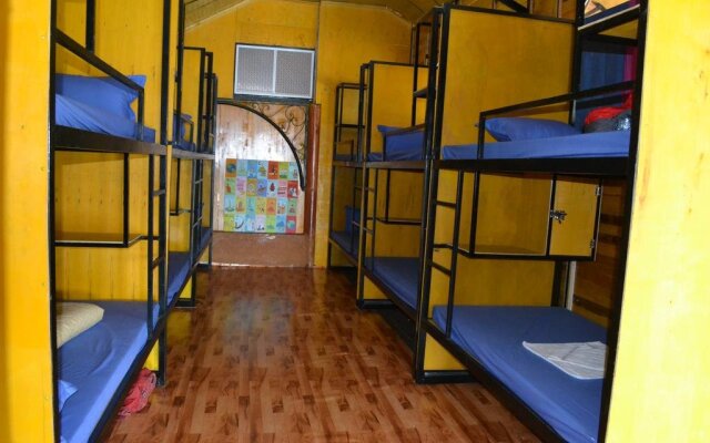 Le Pont Bungalow Hostel