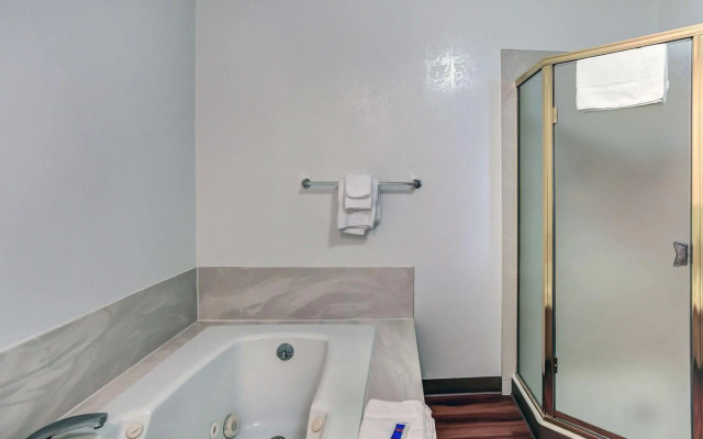 Motel 6 Coos Bay, OR
