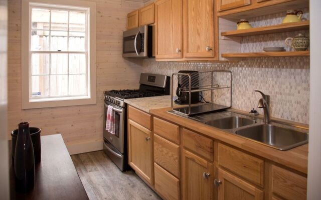 Riverside Inn and Cottages