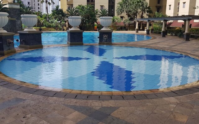 Homey And Comfort Living 2Br At Mediterania Palace Apartment