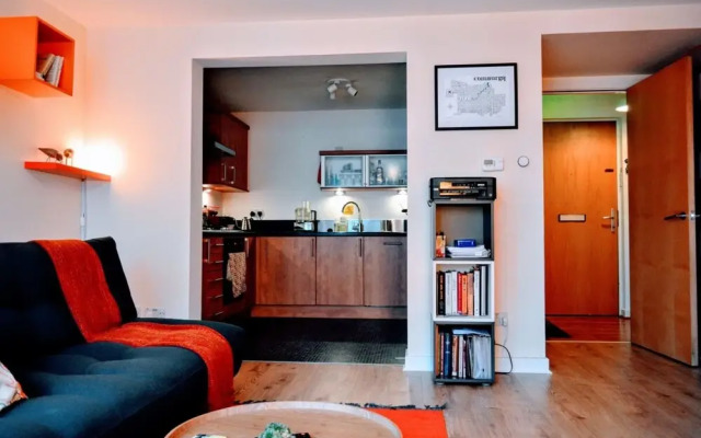 Modern 2 Bedroom Apartment Near the Sea