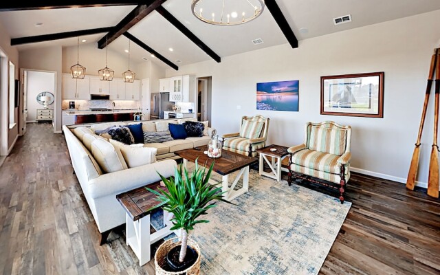 Canal-Front - 3 Br Home