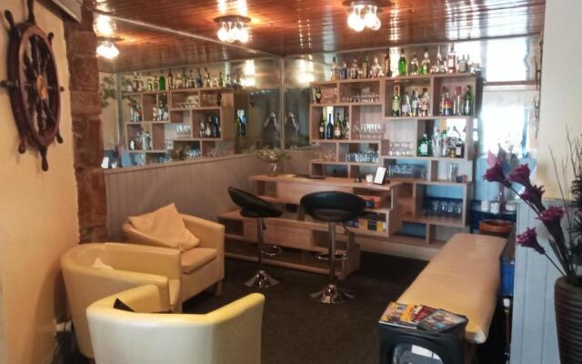 Folly Hotel