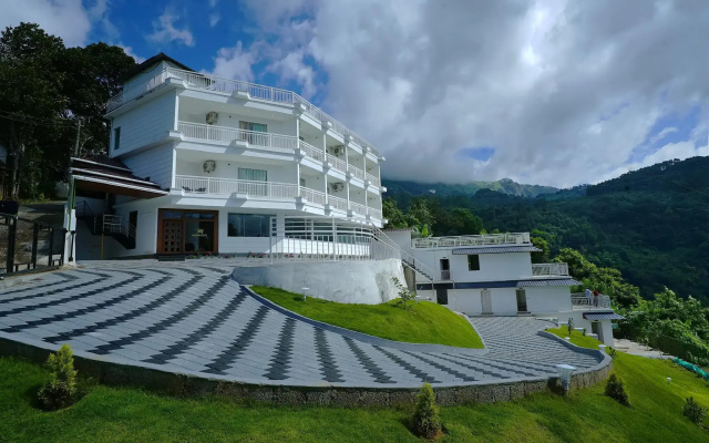 Moonline Resort