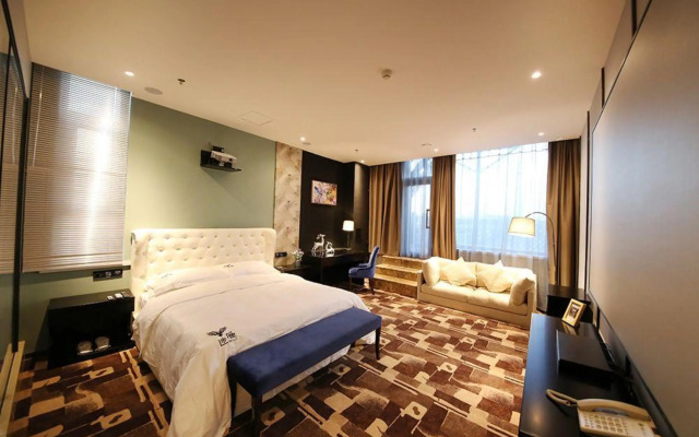 Jiujuke Business Hotel (Urumqi High Speed Railway Station)