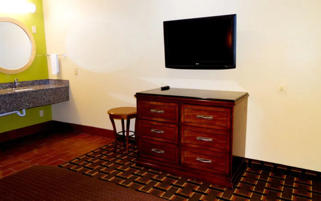 Motel 6 Savannah, GA