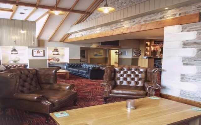 The Britannia Inn & Waves Restaurant