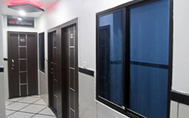 Hotel Shree Dwarkadhish Palace