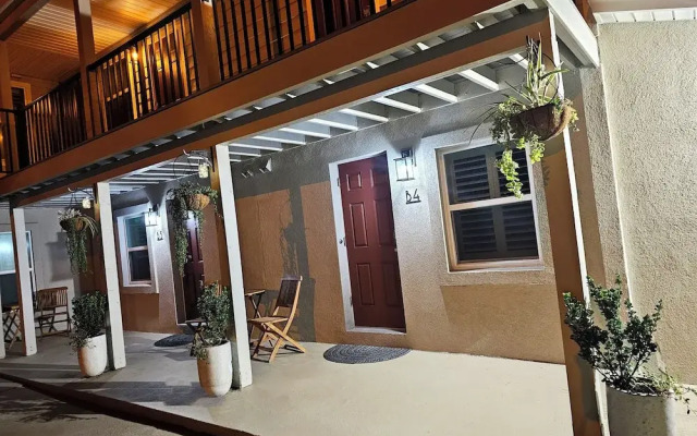 Beach 5 Villas - Immaculate 300 steps from the Ocean
