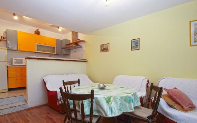 Apartment 949