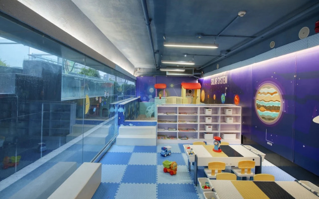 Guangdong International Building （South Gate 2）