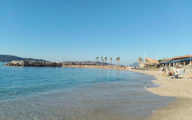 Typical Toulon apartment 50M beaches
