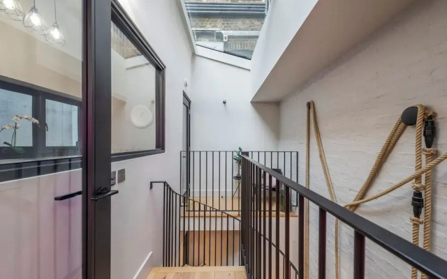 The Insta Playhouse - Covent Garden - by Frankie Says