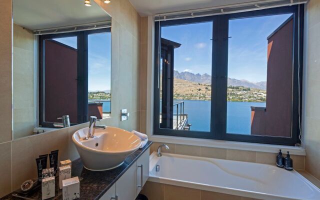 Luxury Lake Suites