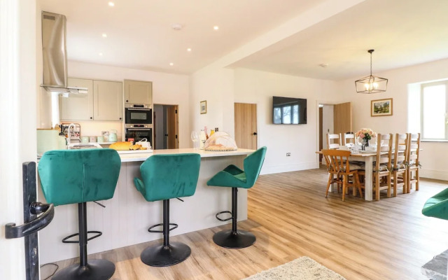 Upper Hurst Farmhouse