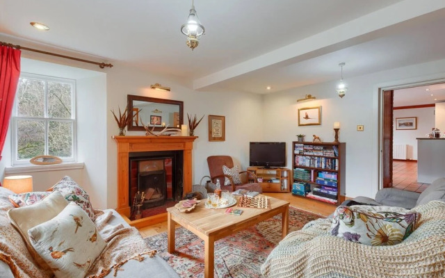 Spacious Characterful House W/views & Large Garden