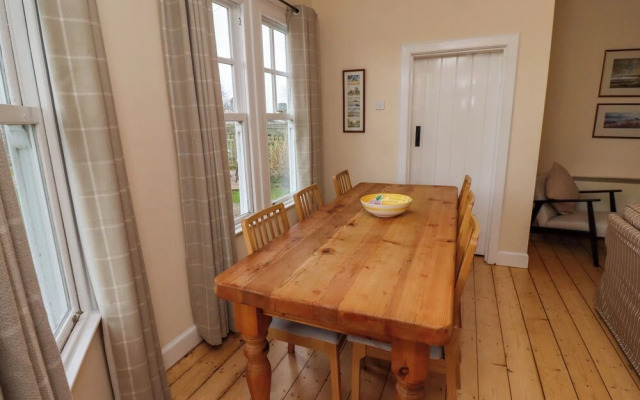 Armstrong Cottages No2