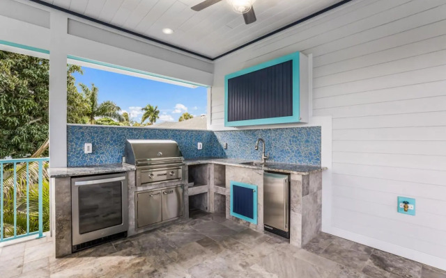 Snook Lookout - 211 Oak Ave