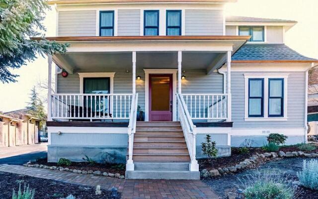 Redtail Suites~'red' Mccall Suite~tesla Station